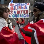 Des opposants au projet de loi 14 qui manifestent contre le renforcement de la Charte québécoise de la langue française en février 2013. Photo Robert Skinner, <em>La Presse</em>.
