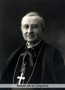 Mgr François Xavier Ross, 1923. Source : Musée de la Gaspésie, Fonds Augustines de la Miséricorde de Jésus du monastère de Gaspé.