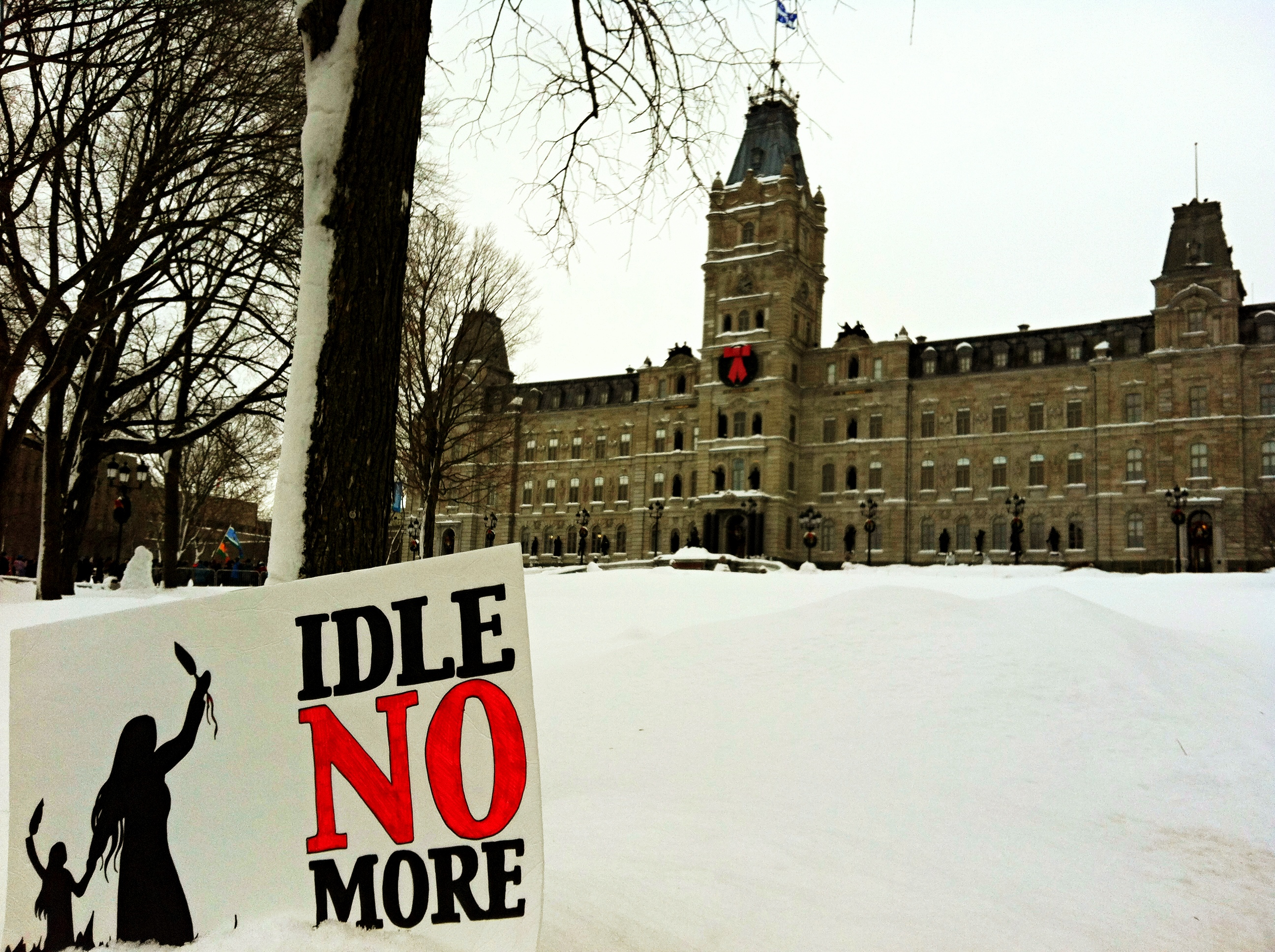 « Idle No More », photo prise devant le Parlement du Québec en janvier 2013. Crédit photo : Lëa-Kim Châteauneuf.