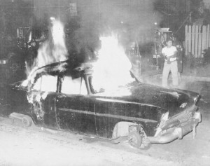 Manifestants et soldats de la Garde nationale lors des émeutes de 1967. Crédits : Donna Gialanella / The Star-Ledger
