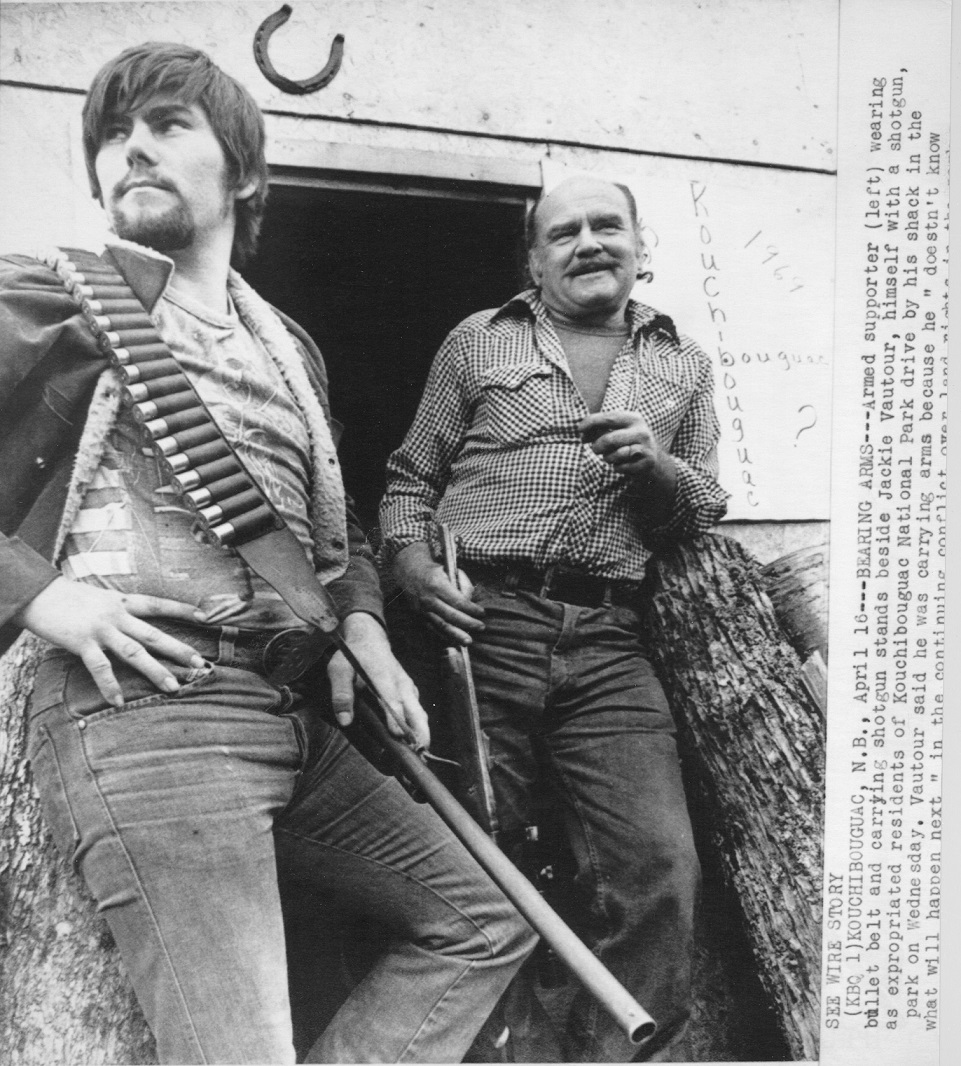 Jackie Vautour, à droite, 28 mars 1980. CEAAC, E-8377.